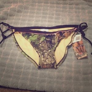 Realtree camo bikini bottoms NWT!